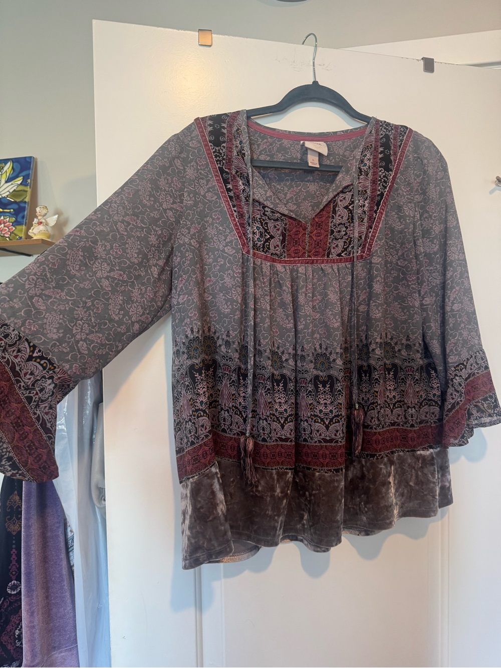 Knox Rose Gray Peasant Blouse with Burgundy Accents
